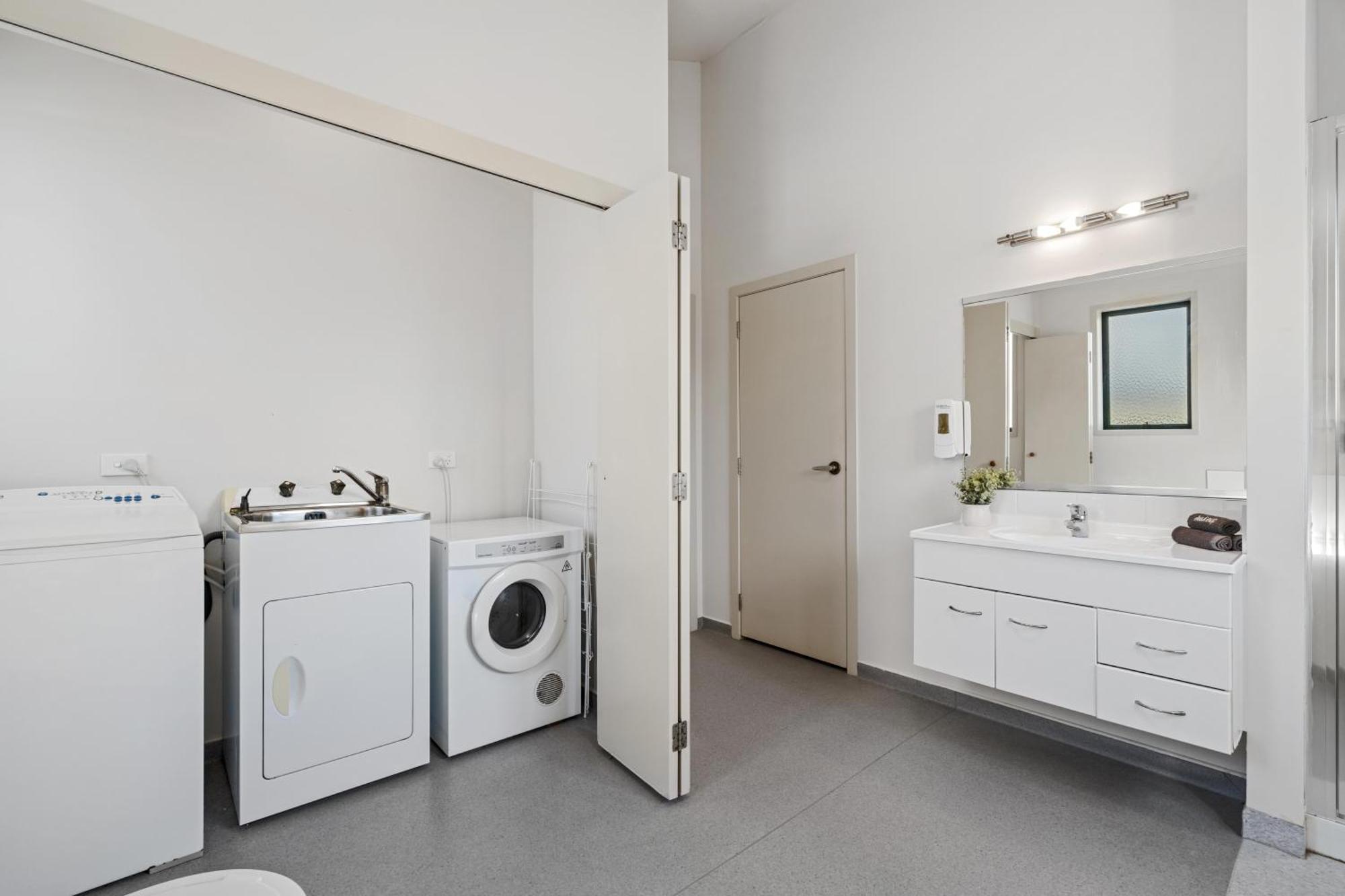 Tasman Holiday Parks - Miranda Bagian luar foto